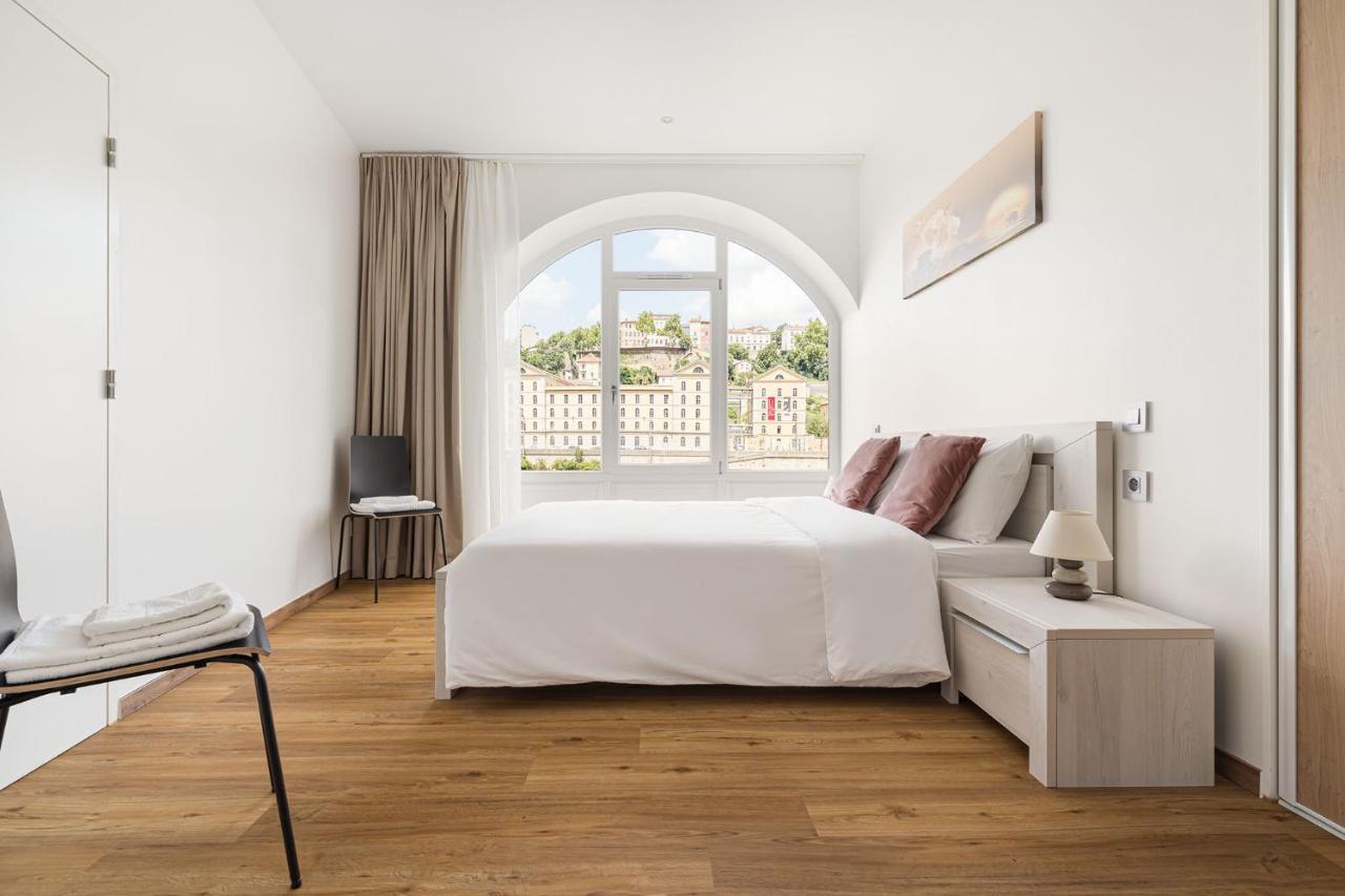 Design Et Charme, 100M2 Face A La Saone Apartment Lyon Bagian luar foto